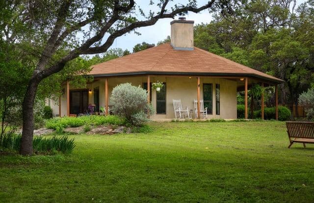 3-bedroom rental at 7965 Garden North Dr in San Antonio, TX — photo 1