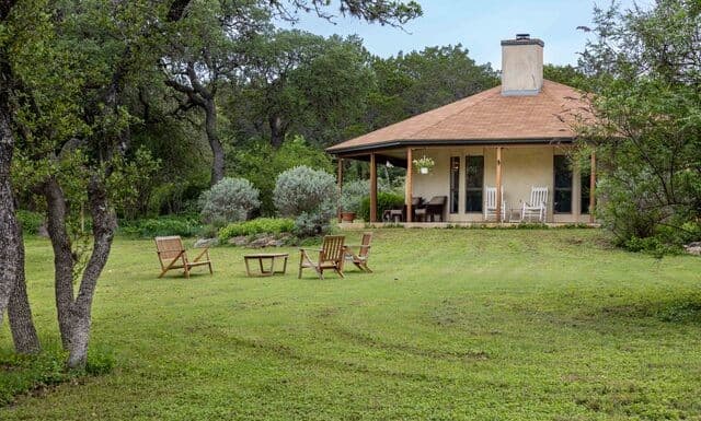 3-bedroom rental at 7965 Garden North Dr in San Antonio, TX — photo 2