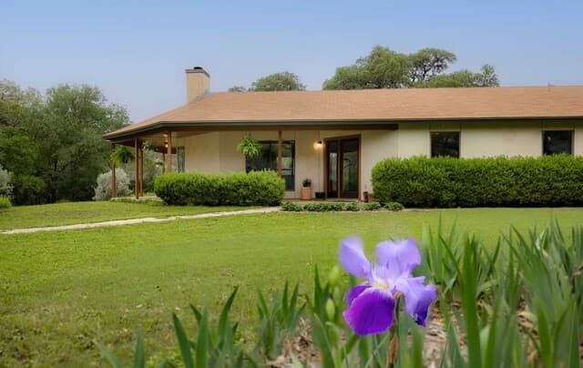 3-bedroom rental at 7965 Garden North Dr in San Antonio, TX — photo 4