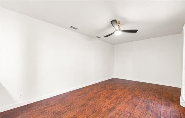 3-bedroom rental at 10703 Green Trail Dr in San Antonio, TX — photo 5