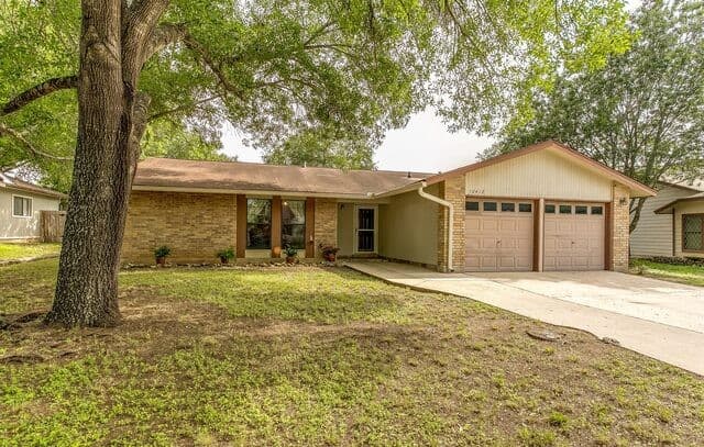 3-bedroom rental at 10410 Country Breeze in San Antonio, TX — photo 1