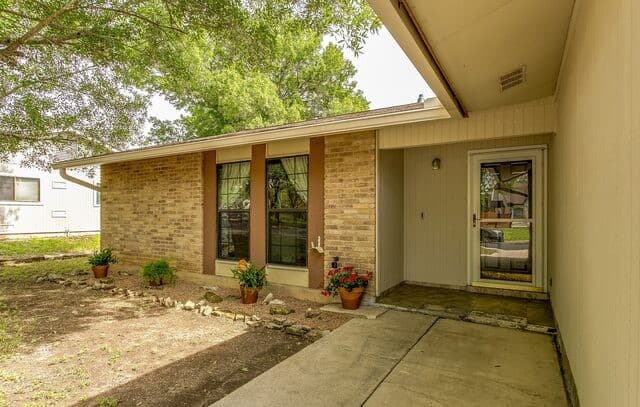 3-bedroom rental at 10410 Country Breeze in San Antonio, TX — photo 2