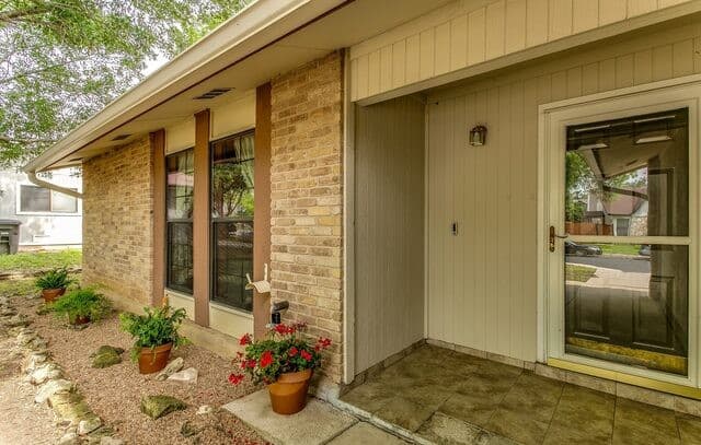 3-bedroom rental at 10410 Country Breeze in San Antonio, TX — photo 3