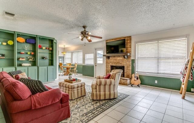 3-bedroom rental at 10410 Country Breeze in San Antonio, TX — photo 5