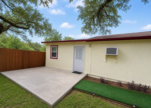 1-bedroom rental at 118 N Stonegate Unit 2 in Boerne TX