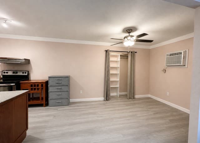 1-bedroom rental at 118 N Stonegate Unit 2 in Boerne, TX — photo 2