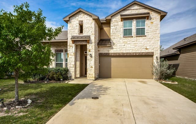 4-bedroom rental at 120 Jolie Cir in Boerne, TX — photo 1