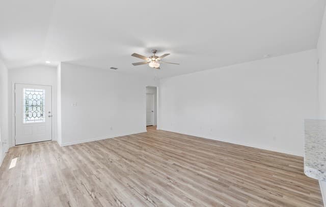 3-bedroom rental at 11519 Woodpecker Drive in San Antonio, TX — photo 2