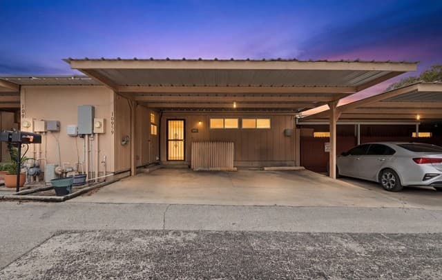 3-bedroom rental at 10959 Crown Park Lane in San Antonio, TX — photo 2