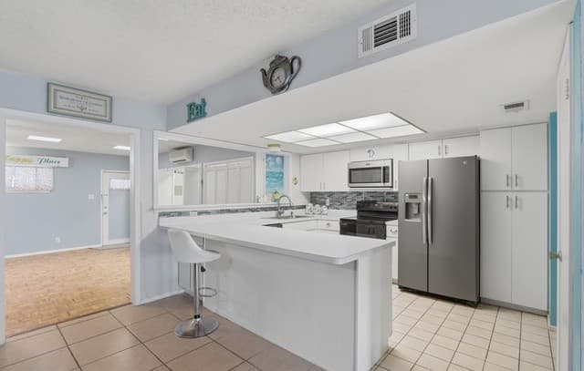 3-bedroom rental at 10959 Crown Park Lane in San Antonio, TX — photo 3