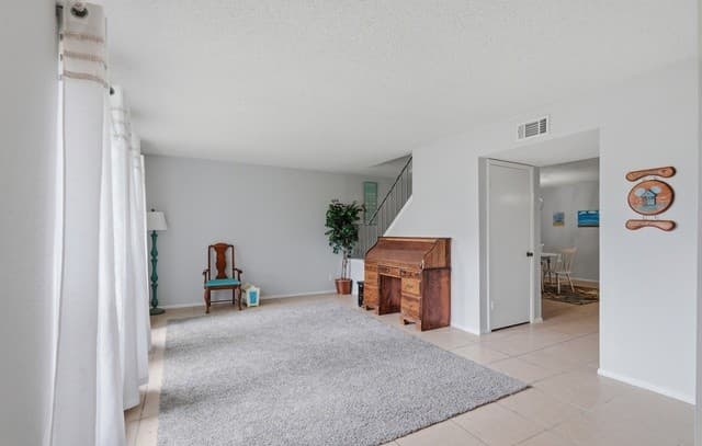 3-bedroom rental at 10959 Crown Park Lane in San Antonio, TX — photo 4
