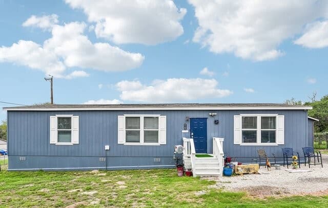3-bedroom rental at 4103 Waterwood Pass Dr in Elmendorf, TX — photo 3