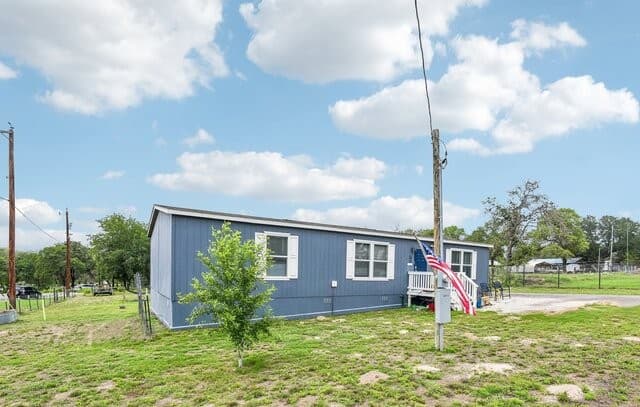 3-bedroom rental at 4103 Waterwood Pass Dr in Elmendorf, TX — photo 4