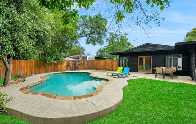 4-bedroom rental at 327 Bryn Mawr Dr in San Antonio, TX — photo 1