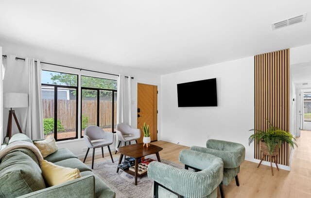 4-bedroom rental at 327 Bryn Mawr Dr in San Antonio, TX — photo 5