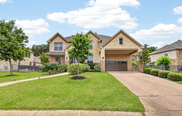 5-bedroom rental at 17014 Sonoma Rdg in San Antonio, TX — photo 1