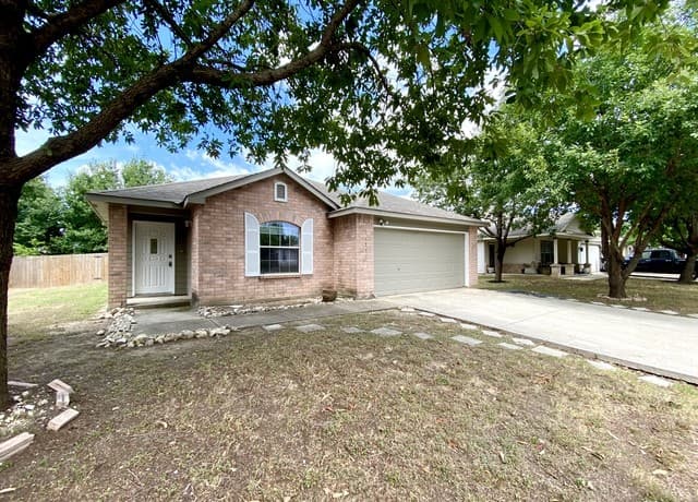 3-bedroom rental at 16511 Caballo Valley in Selma, TX — photo 2