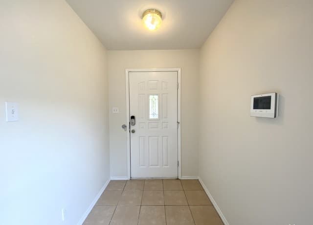 3-bedroom rental at 16511 Caballo Valley in Selma, TX — photo 3