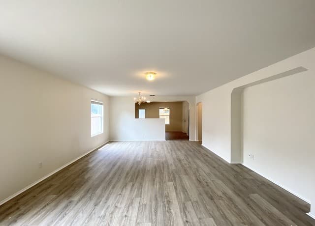 3-bedroom rental at 16511 Caballo Valley in Selma, TX — photo 4