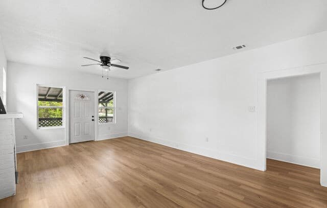 rental at 1200 W Magnolia Ave in San Antonio, TX — photo 3