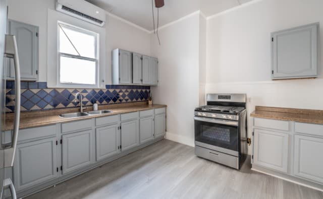 2-bedroom rental at 302 E Cevallos Unit 1 in San Antonio, TX — photo 5