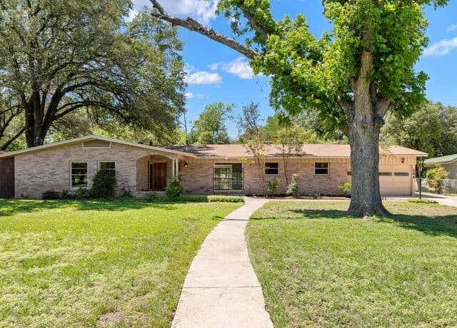 3-bedroom rental at 104 Herweck Drive in Castle Hills, TX — photo 1