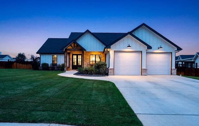 4-bedroom rental at 156 Woodbridge Dr in La Vernia, TX — photo 1