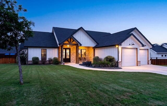 4-bedroom rental at 156 Woodbridge Dr in La Vernia, TX — photo 2