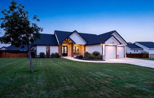 4-bedroom rental at 156 Woodbridge Dr in La Vernia, TX — photo 3