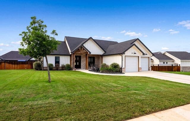 4-bedroom rental at 156 Woodbridge Dr in La Vernia, TX — photo 4