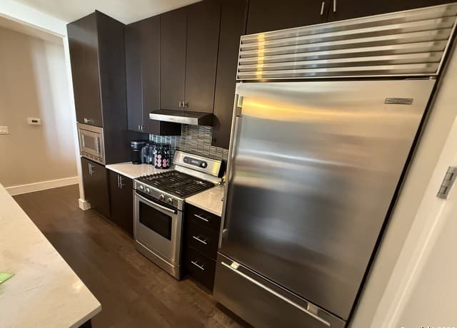 2-bedroom rental at 610 E Market Unit UNIT 2619 in San Antonio, TX — photo 4