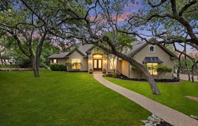 5-bedroom rental at 921 Great Tree Dr in San Antonio, TX — photo 1