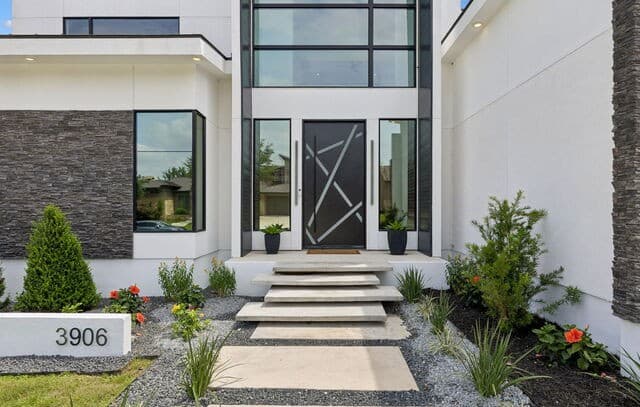 5-bedroom rental at 3906 Luz Del Faro in San Antonio, TX — photo 3