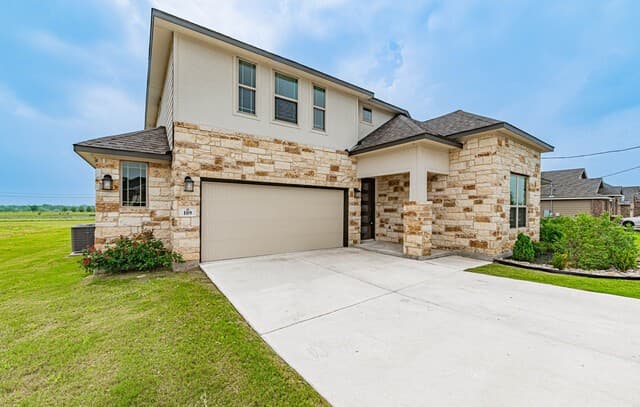 4-bedroom rental at 109 Willow Oak Trl in Floresville, TX — photo 3