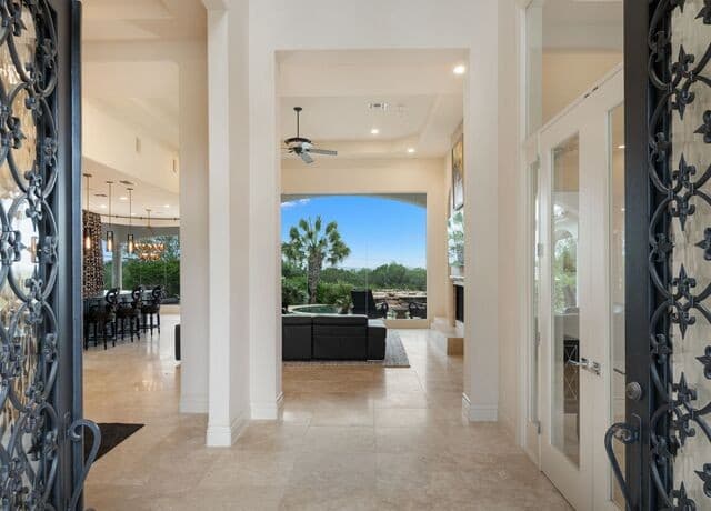 5-bedroom rental at 34 Galleria Drive in San Antonio, TX — photo 4