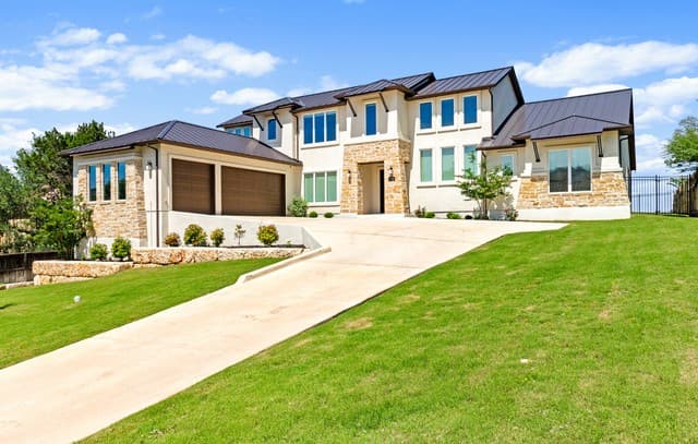 4-bedroom rental at 7110 Bella Garden in San Antonio, TX — photo 2