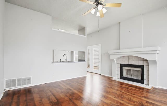 3-bedroom rental at 6322 Village Arbor in San Antonio, TX — photo 2