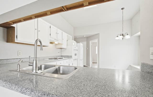 3-bedroom rental at 6322 Village Arbor in San Antonio, TX — photo 3