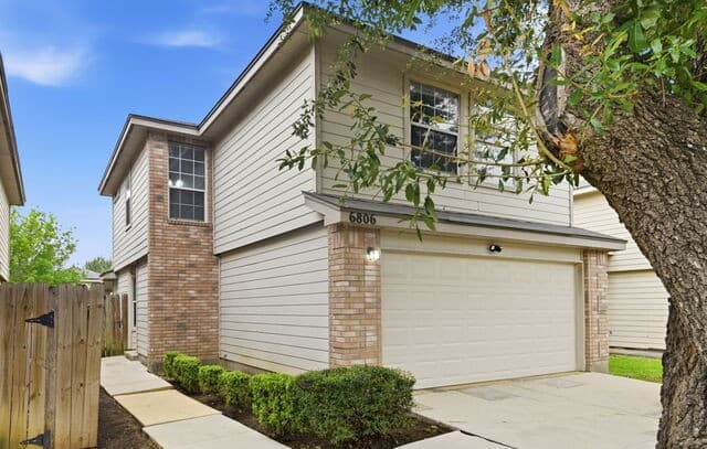 3-bedroom rental at 6806 Grapevine Lk in San Antonio, TX — photo 1