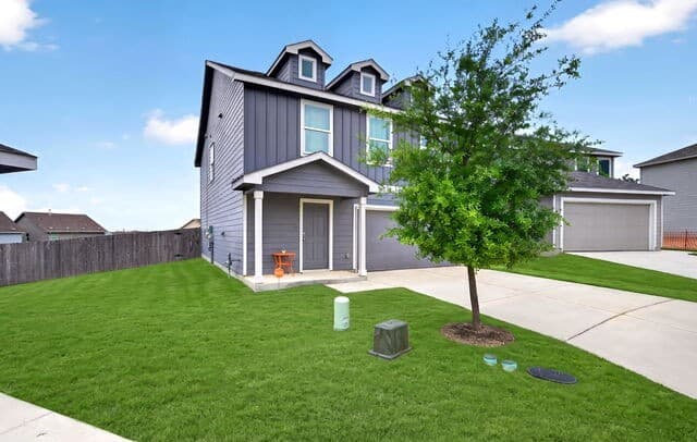 4-bedroom rental at 10111 Gap Crk in San Antonio, TX — photo 2