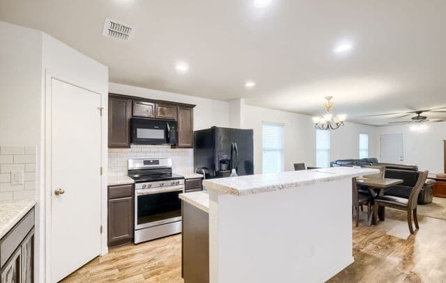 3-bedroom rental at 10018 Big Spring Ln in San Antonio, TX — photo 3