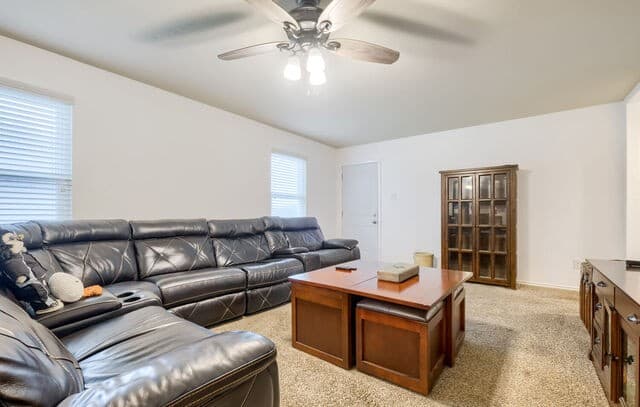 3-bedroom rental at 10018 Big Spring Ln in San Antonio, TX — photo 4