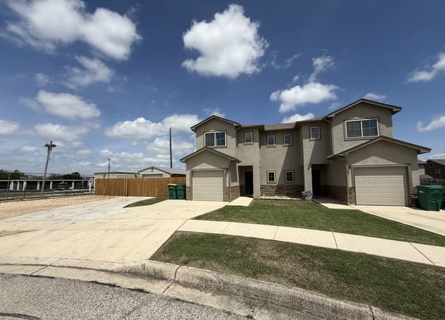 rental at 8703 & 8705 Pensive in Converse, TX — photo 2