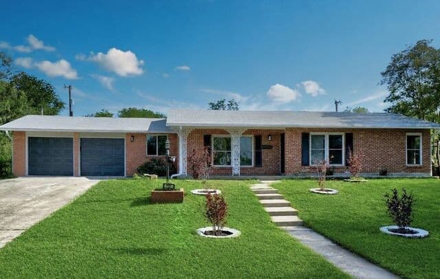 4-bedroom rental at 113 Aribe Dr in San Antonio, TX — photo 2