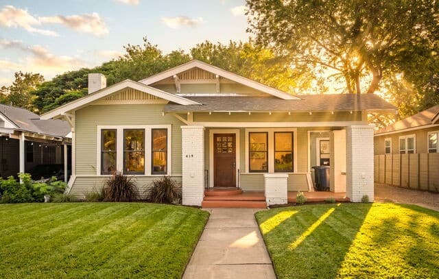 3-bedroom rental at 619 W Kings Hwy in San Antonio, TX — photo 1