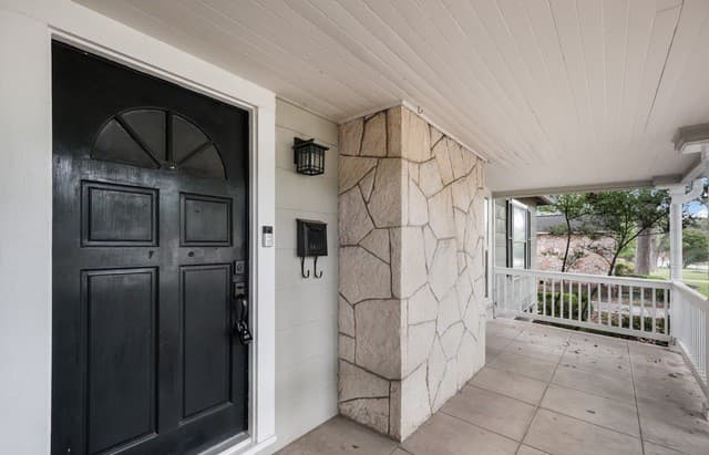 3-bedroom rental at 167 E Edgewood Pl in San Antonio, TX — photo 3