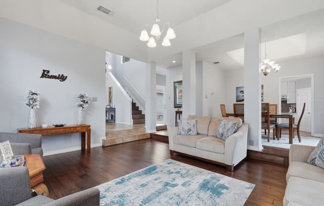 4-bedroom rental at 17914 Winter Hill in San Antonio, TX — photo 2