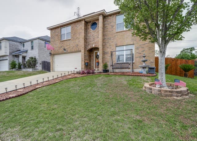 4-bedroom rental at 7709 Avery Rd in Live Oak, TX — photo 1