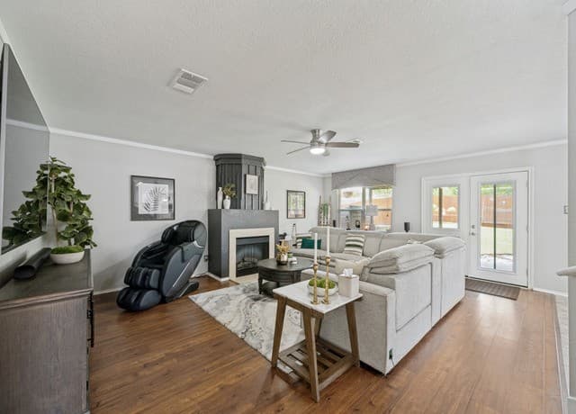 4-bedroom rental at 7709 Avery Rd in Live Oak, TX — photo 4