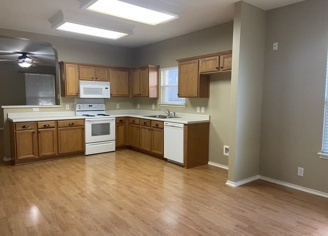 3-bedroom rental at 8642 Tioga Pass in Helotes, TX — photo 5